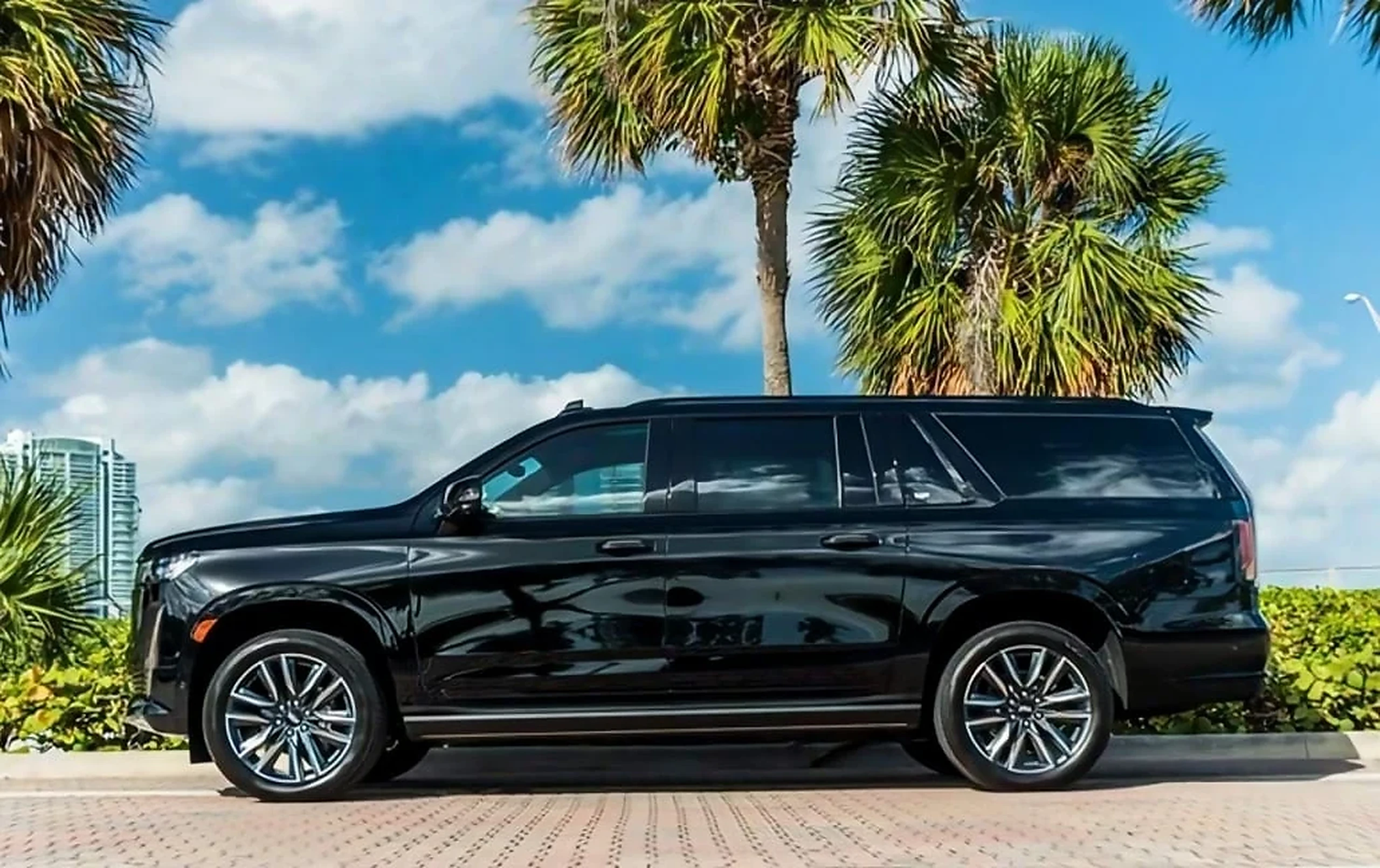 Cadillac Escalade ESV detail relevant to private jet & fbo delivery on M / CARS / MIAMI