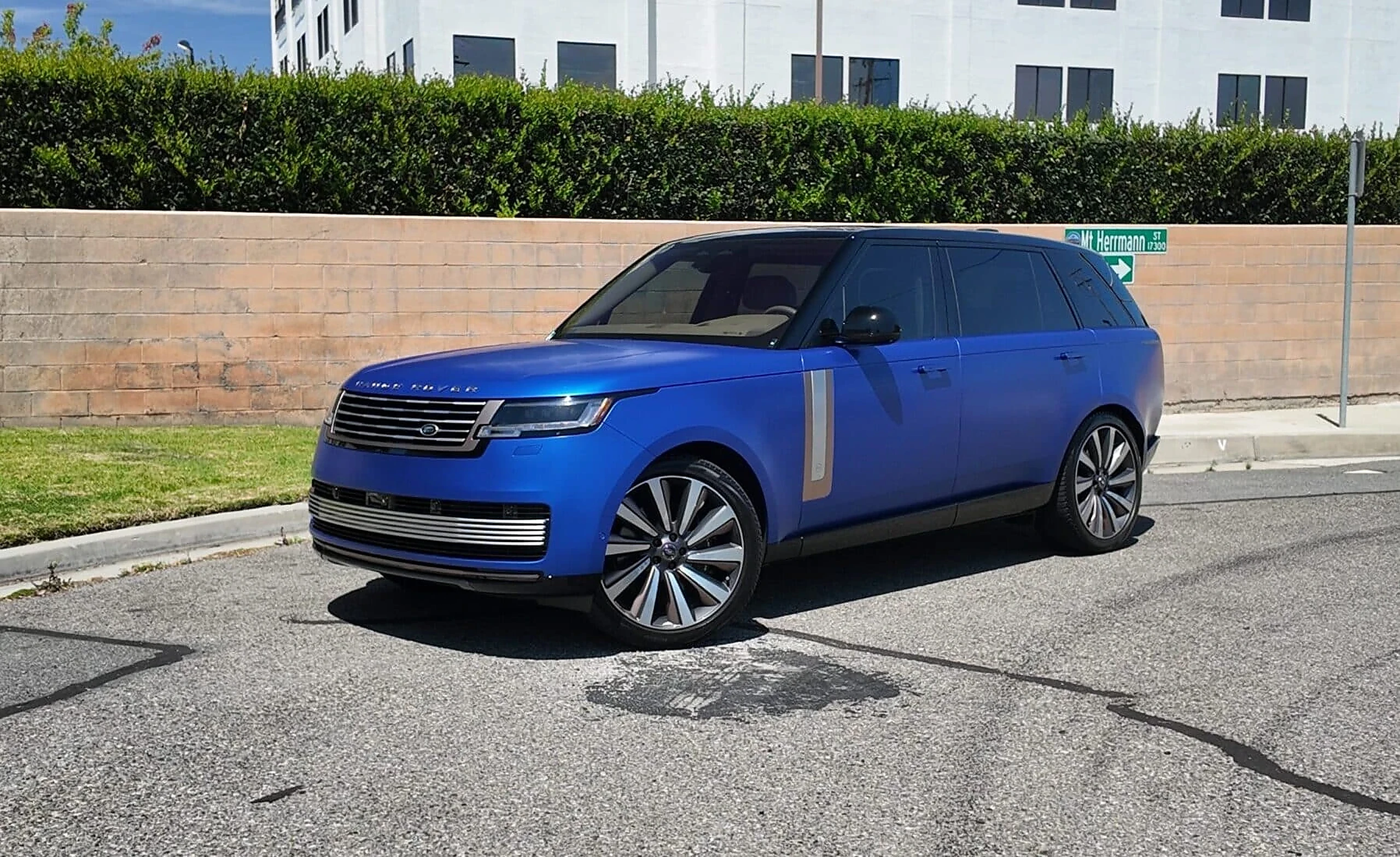 Range Rover SV exterior for miami office car delivery