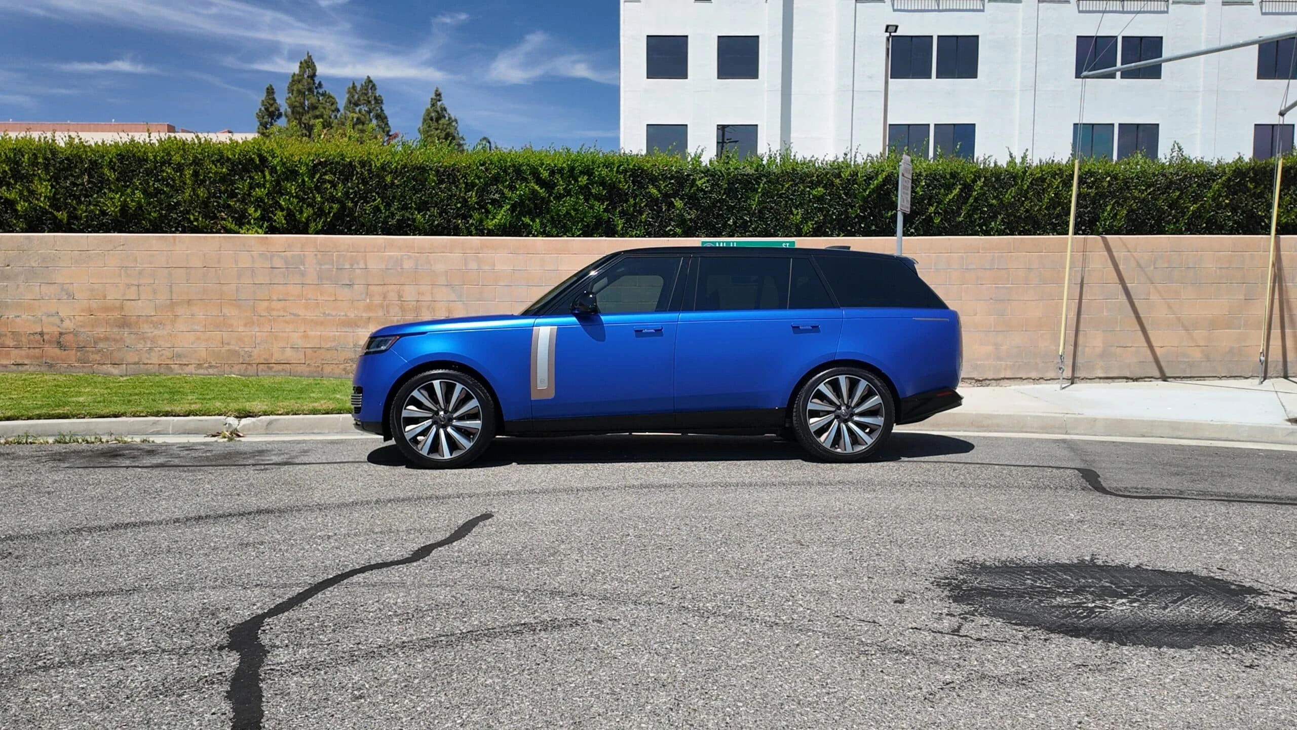 Range Rover SV detail relevant to miami cruise-port car delivery on M / CARS / MIAMI