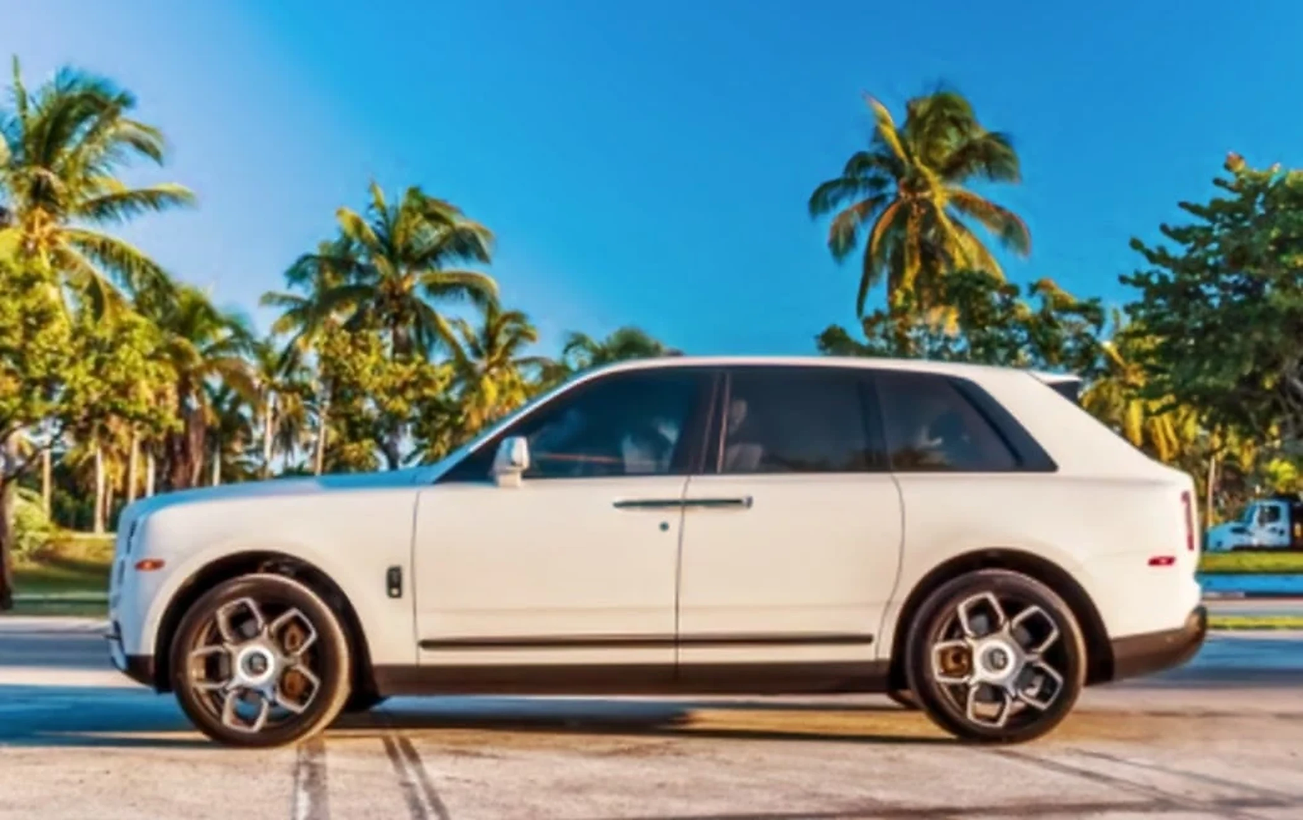 Rolls-Royce Cullinan Black Badge for art week luxury car rentals — Miami luxury car delivery service areas — M / CARS / MIAMI guide